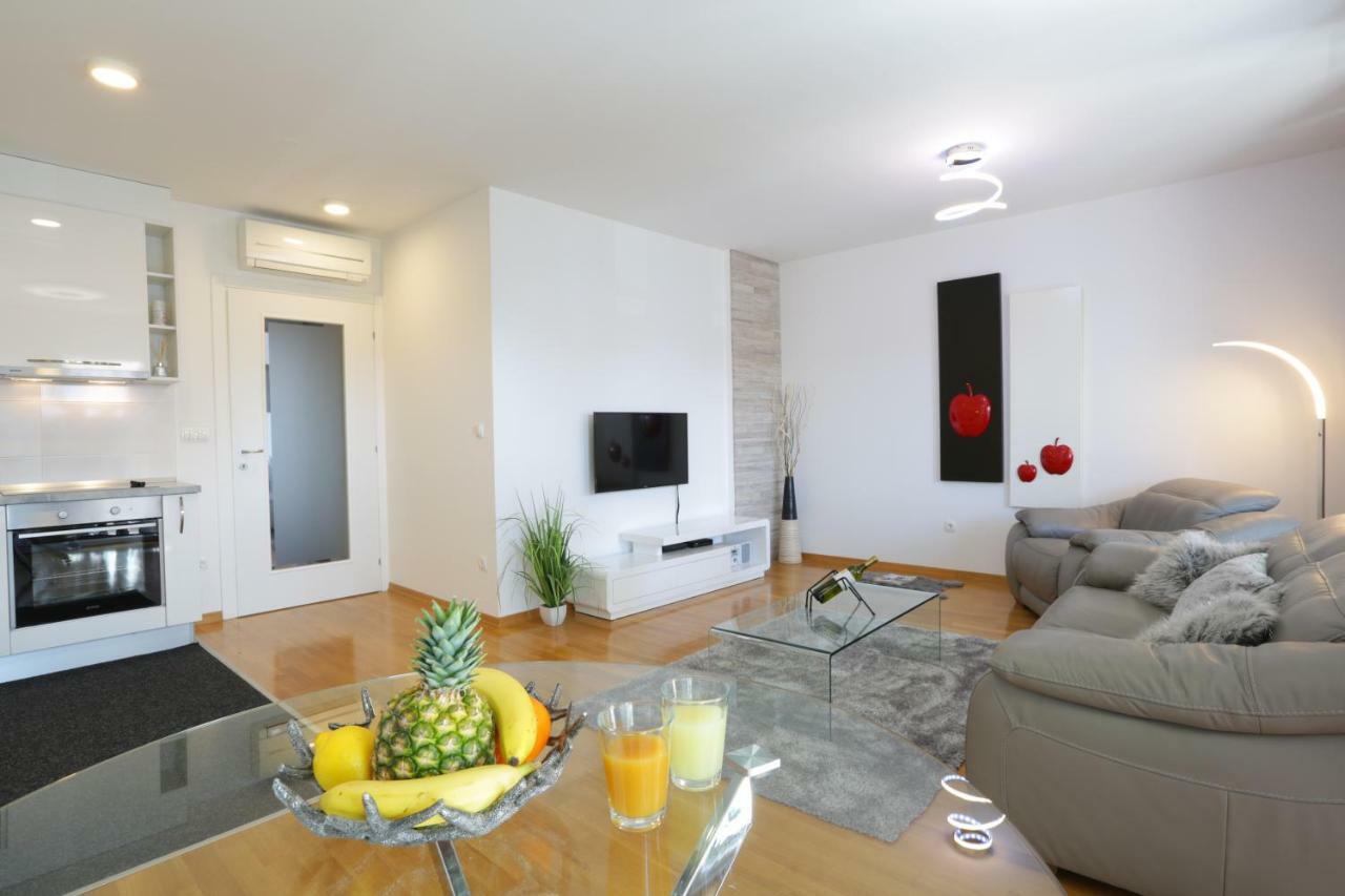 Apartment Rio Podstrana Bagian luar foto