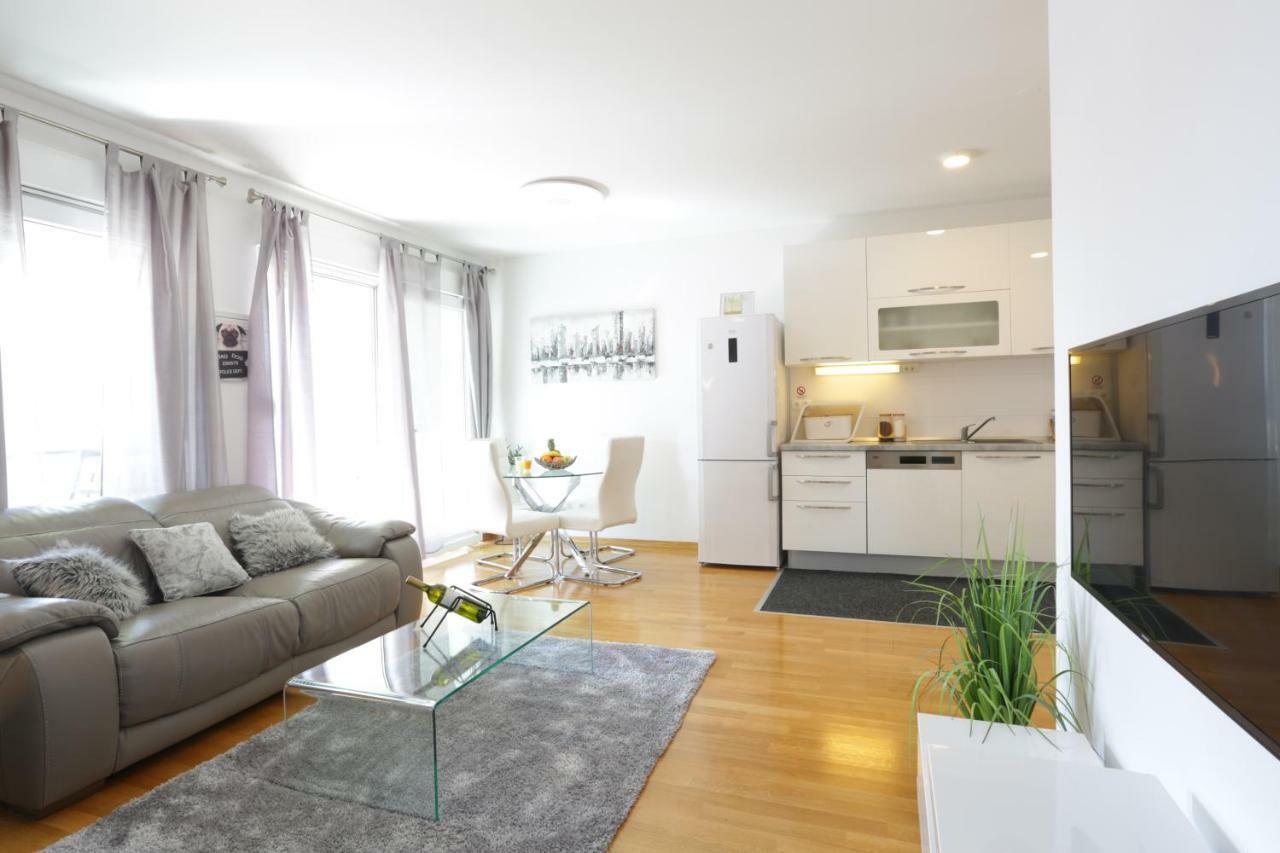 Apartment Rio Podstrana Bagian luar foto